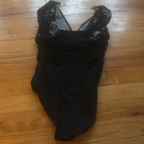 Danz in Motion Floral Patterned Leotard - Picture 5 of 7